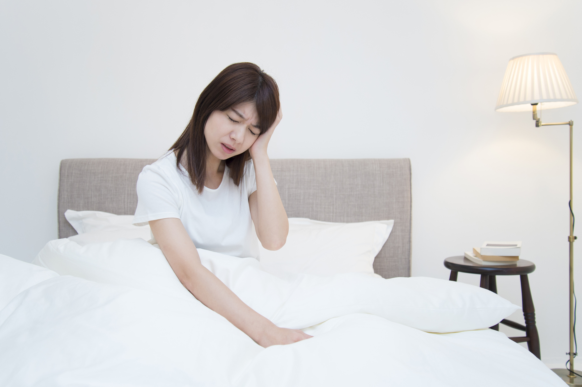 睡眠不足の女性のイメージ