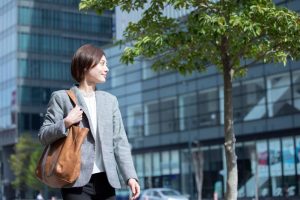 転勤　女性　矯正