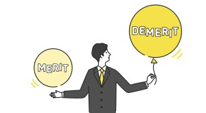 デメリットと書かれた風船を持つ男性のイラスト